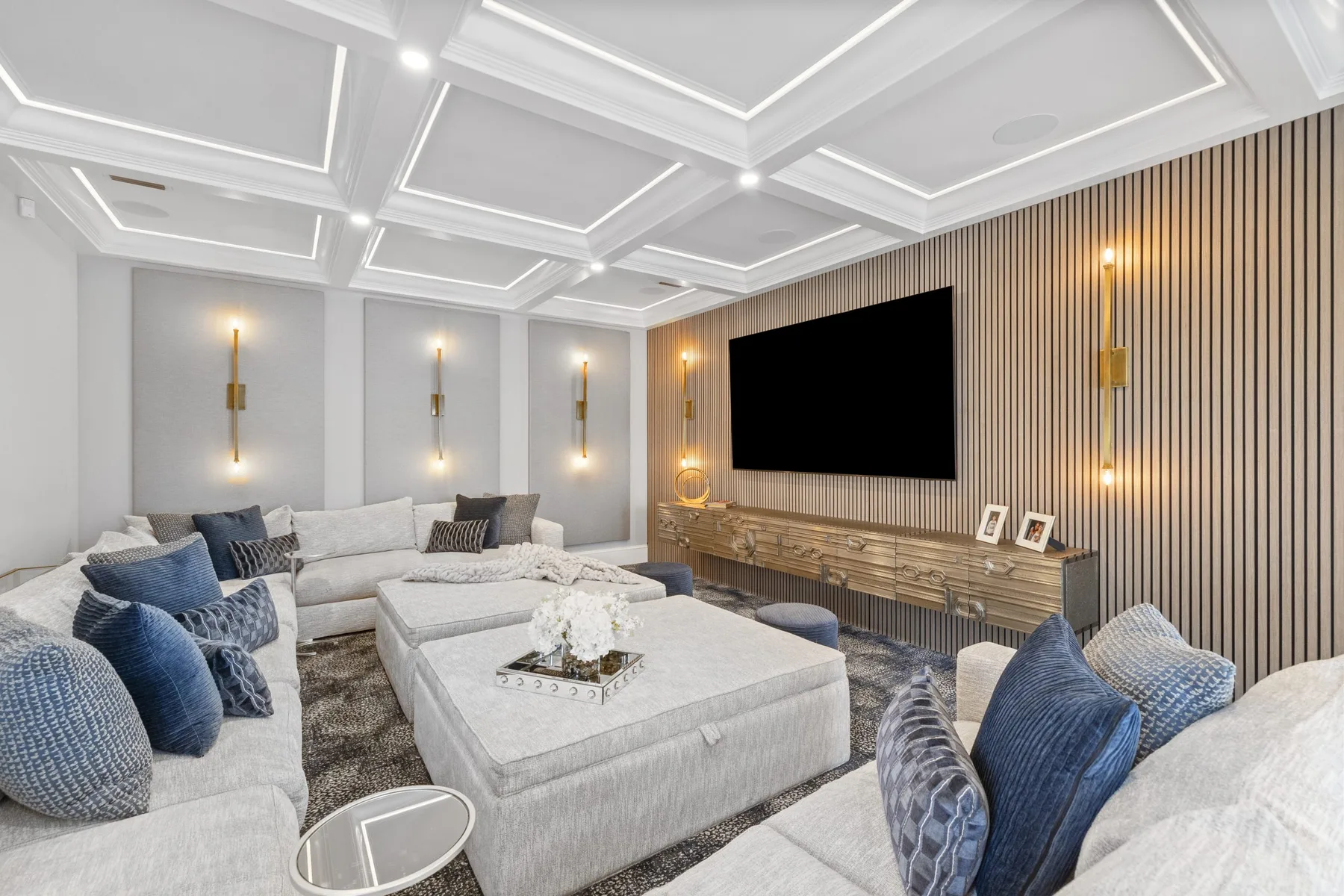 Coastal elegant family room with natural textures, St. Petersburg home